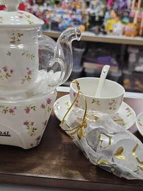 Kendal floral Porcelain Tea Set with Glass Teapot - White with Pink Roses